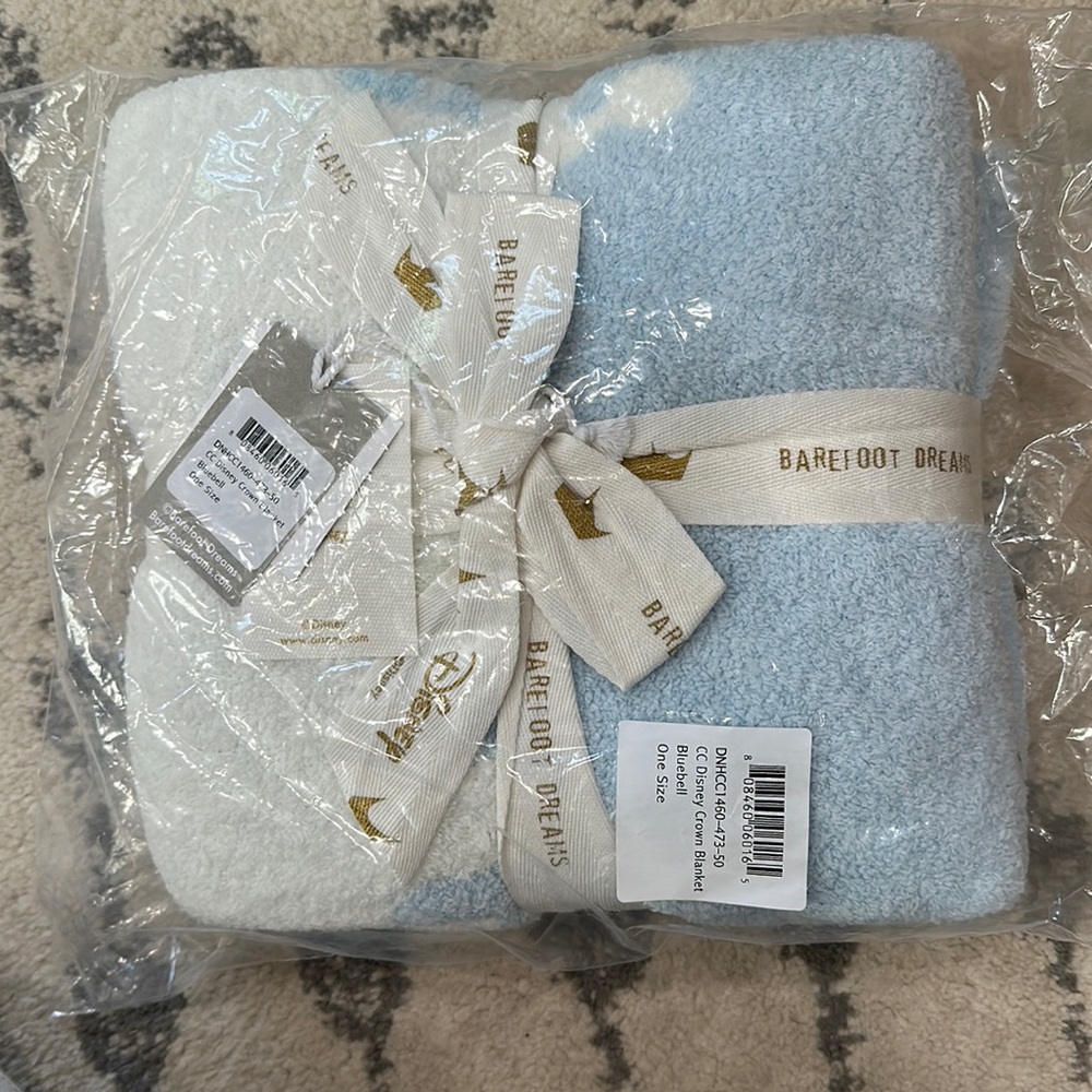Barefoot dreams crown blanket